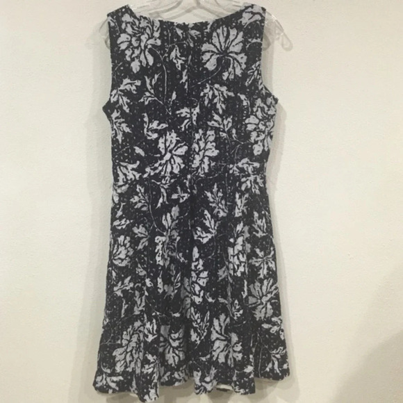 New York Company Floral Eyelet Fit Flare Dress Size 12 EUC - Picture 3 of 3
